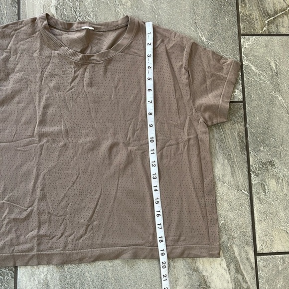 🤍 Athleta Cropped Seamless Boxy Oversized Tee Shirt Size Large Clay Brown Tan - Picture 6 of 6
